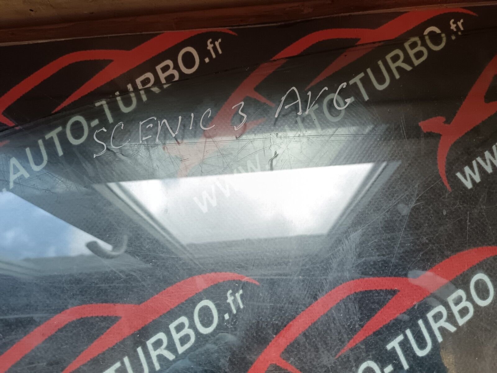 VITRE AVANT GAUCHE RENAULT SCENIC 3