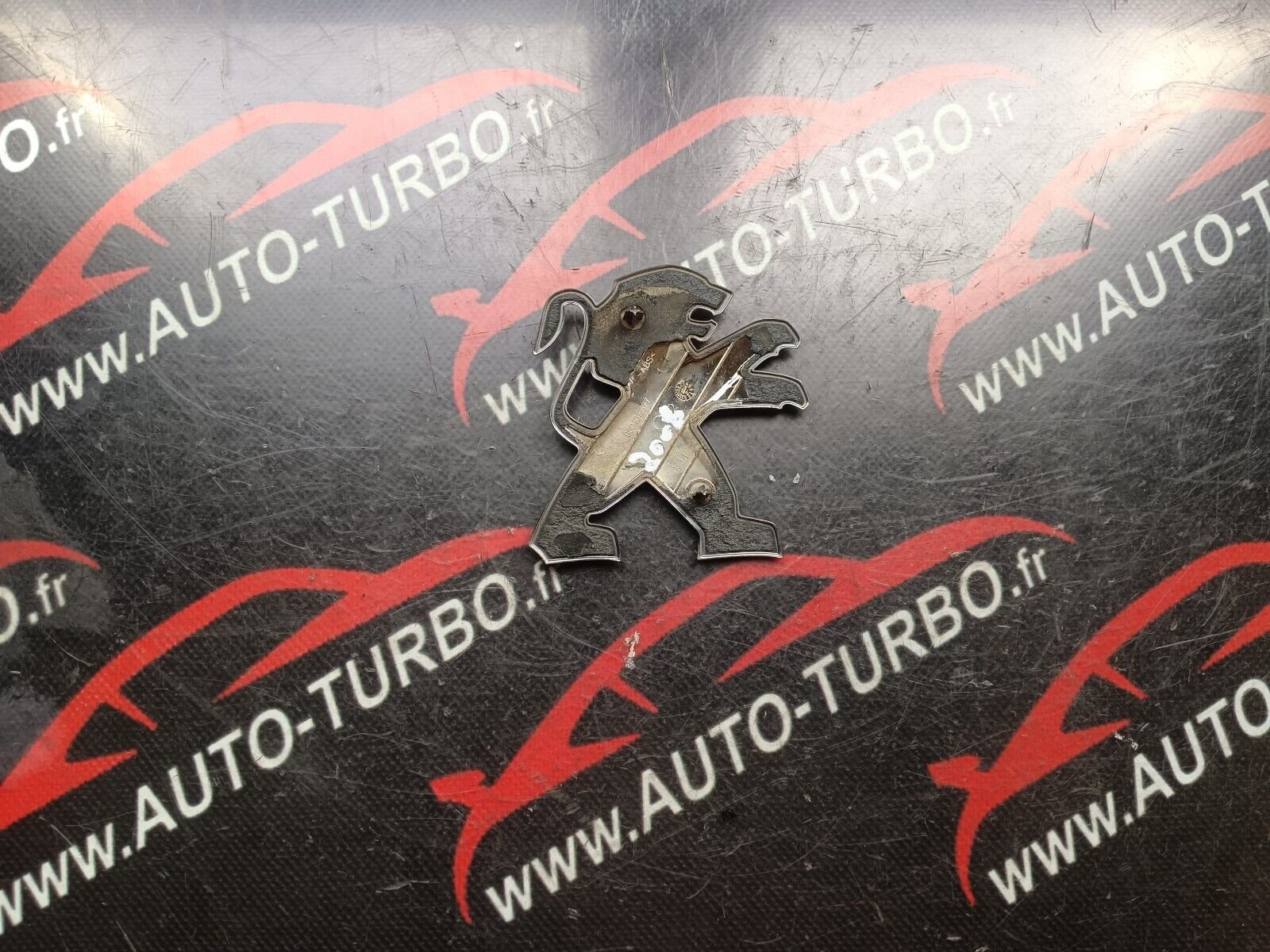 LOGO CAPOT PEUGEOT 2008 1.6HDI 110CH REFERENCE: 9804319677