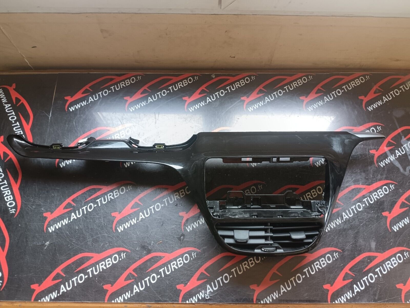 REVETEMENT DE TABLEAU DE BORD PEUGEOT 2008 1.6HDI 110CH REFERENCE: 9673830077