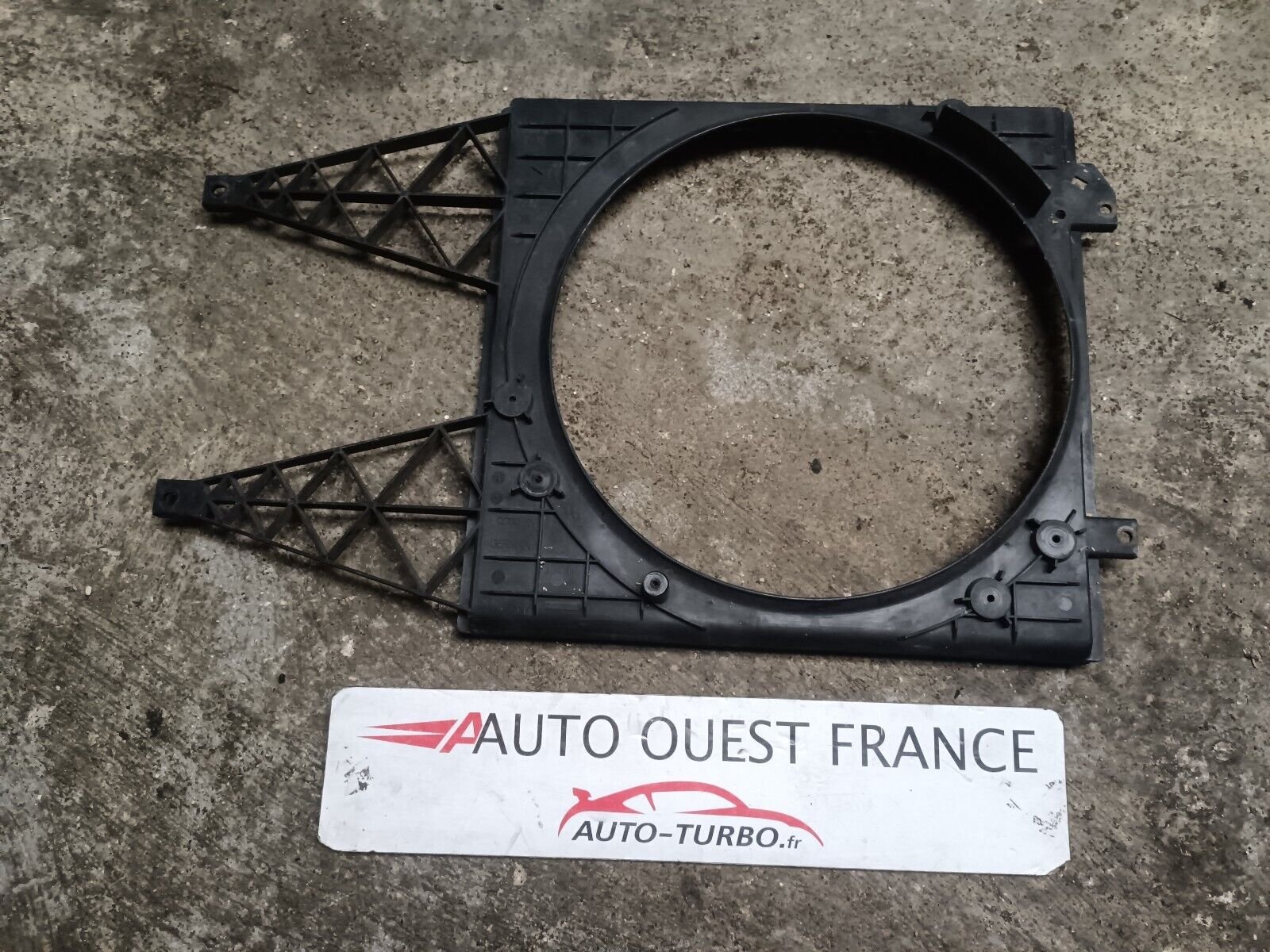 SUPPORT VENTILATEUR VOLKSWAGEN POLO IV REFERENCE: 6Q0121207