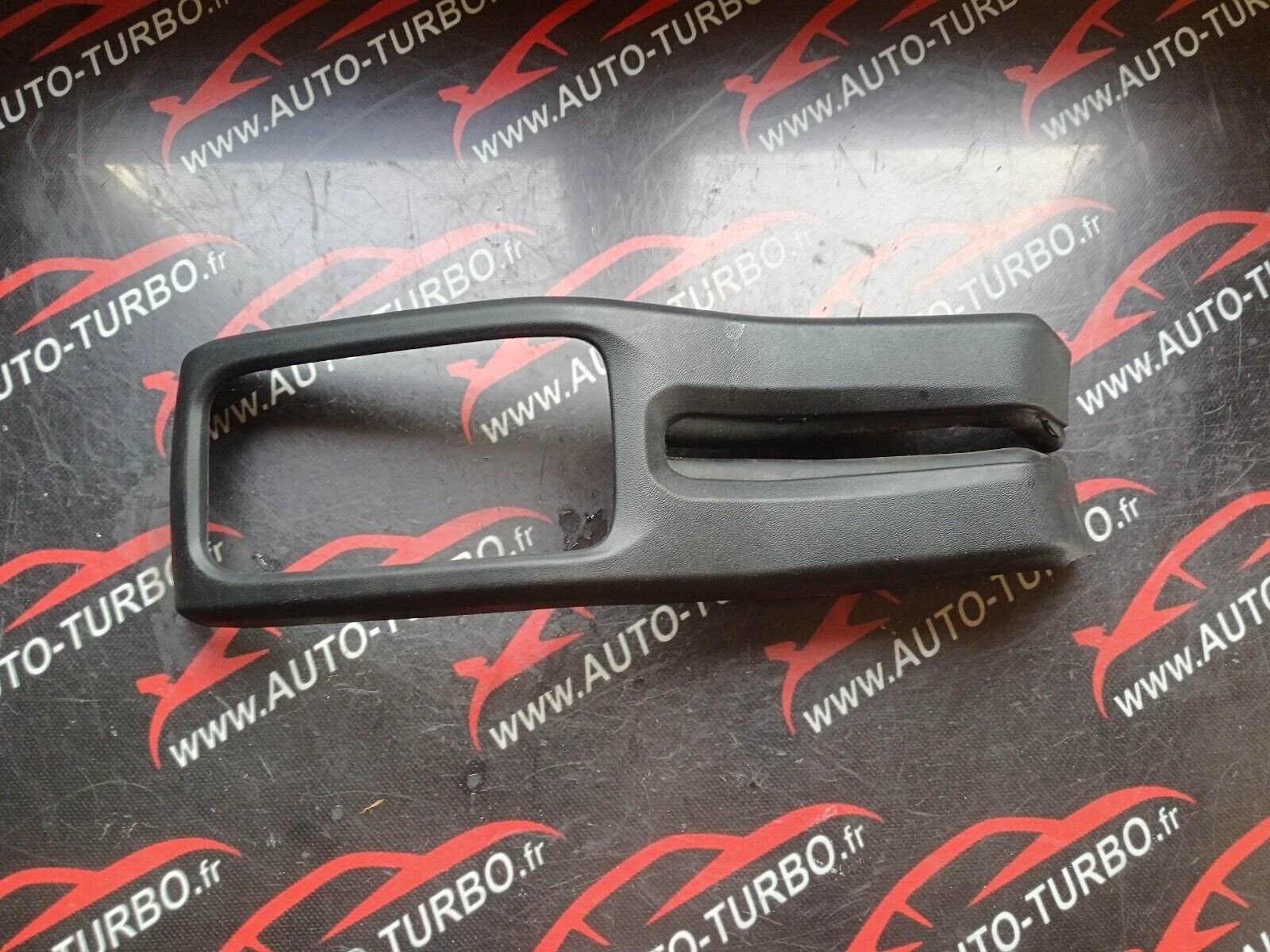 CONSOLE CENTRALE PEUGEOT 2008 1.6HDI 110CH REFERENCE: 9677875477