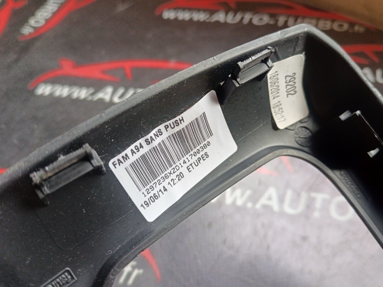 CONSOLE CENTRALE PEUGEOT 2008 1.6HDI 110CH REFERENCE: 9677875477