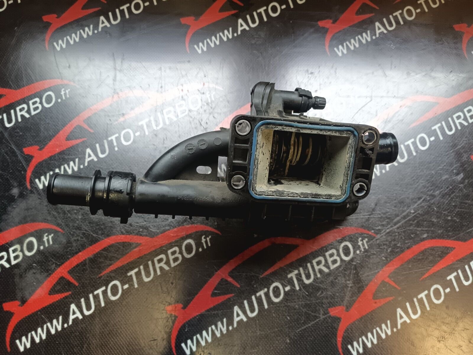 BOITIER THERMOSTAT PEUGEOT 2008 1.6eHDI REFERENCE: 9684588980