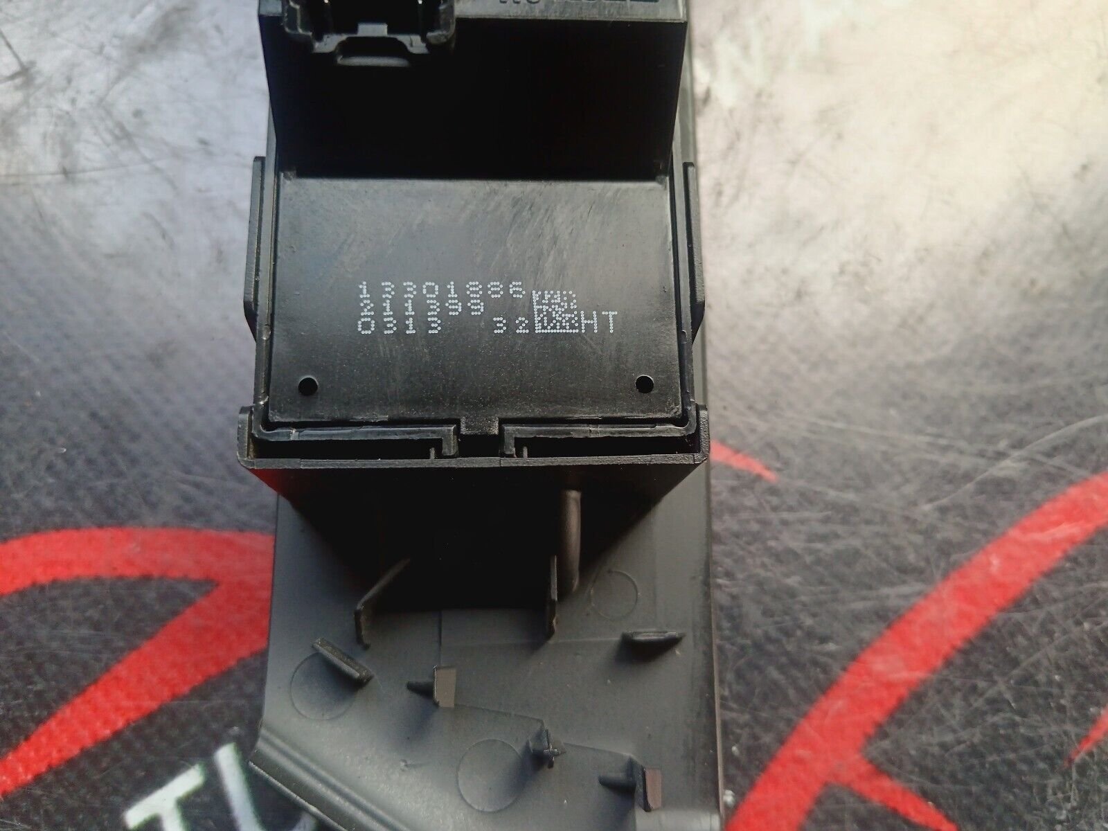 COMMANDE LEVE VITRES AVANT DROIT OPEL ASTRA, MERIVA REFERENCE: 13301886