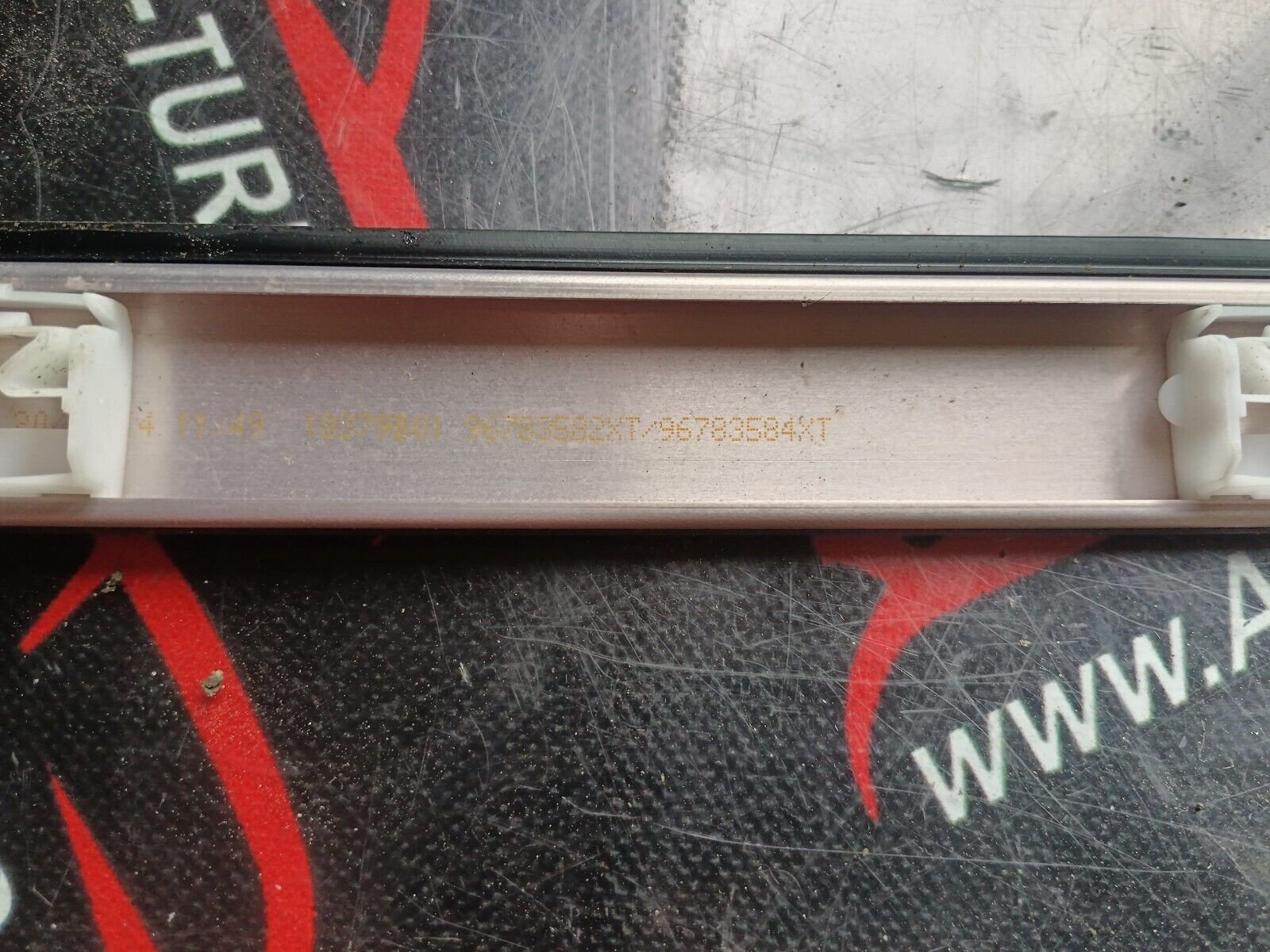 BARRE AVANT DROIT PEUGEOT 2008 1.6HDI 110CH REFERENCE: 96783584