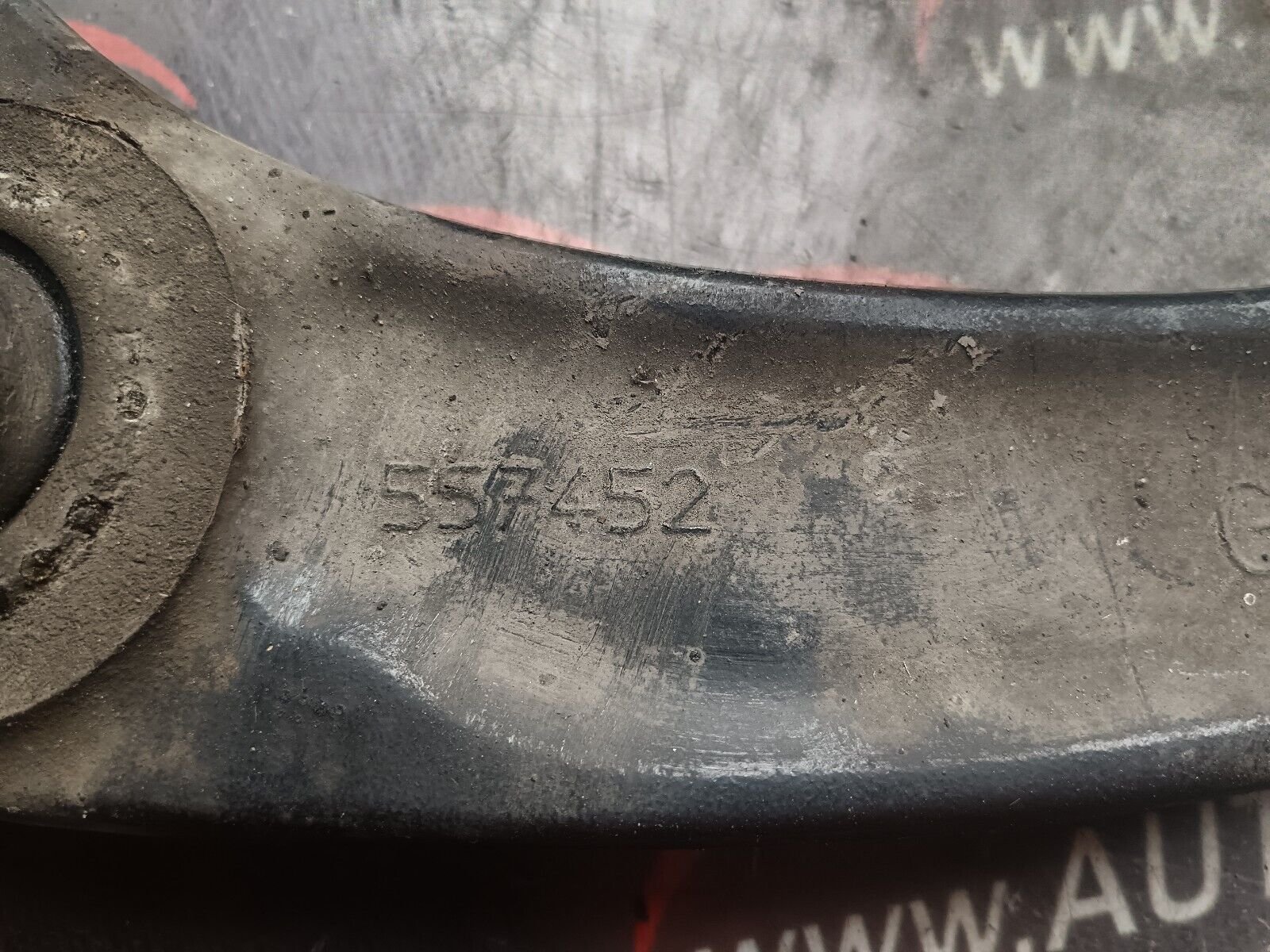 BRAS DE SUSPENSION GAUCHE CITROEN C4 1.6VTI 90CH COUPE REFERENCE: 557452