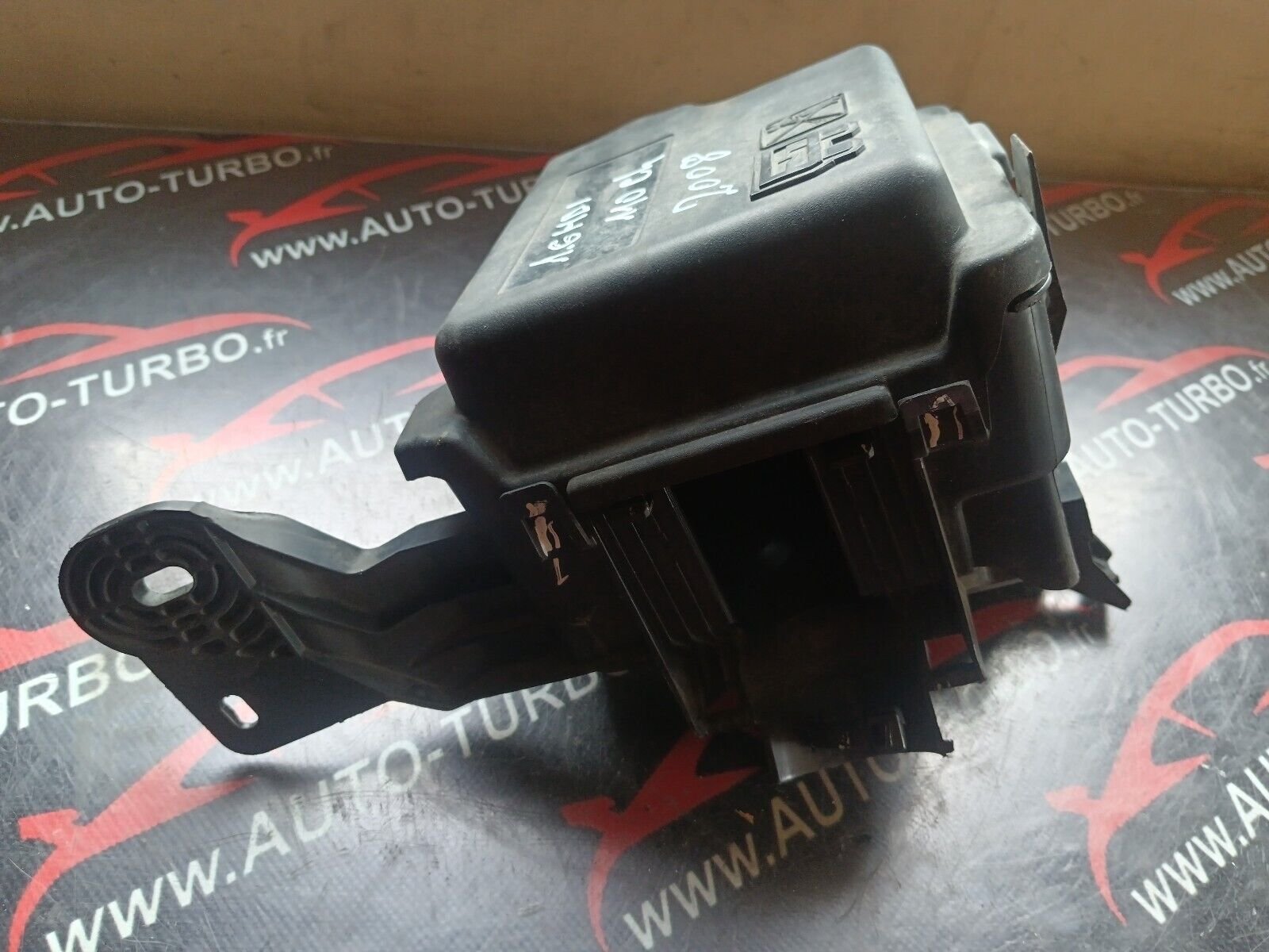 BOITIER DE FUSIBLES PEUGEOT 2008 1.6HDI 110CH REFERENCE: 4526790