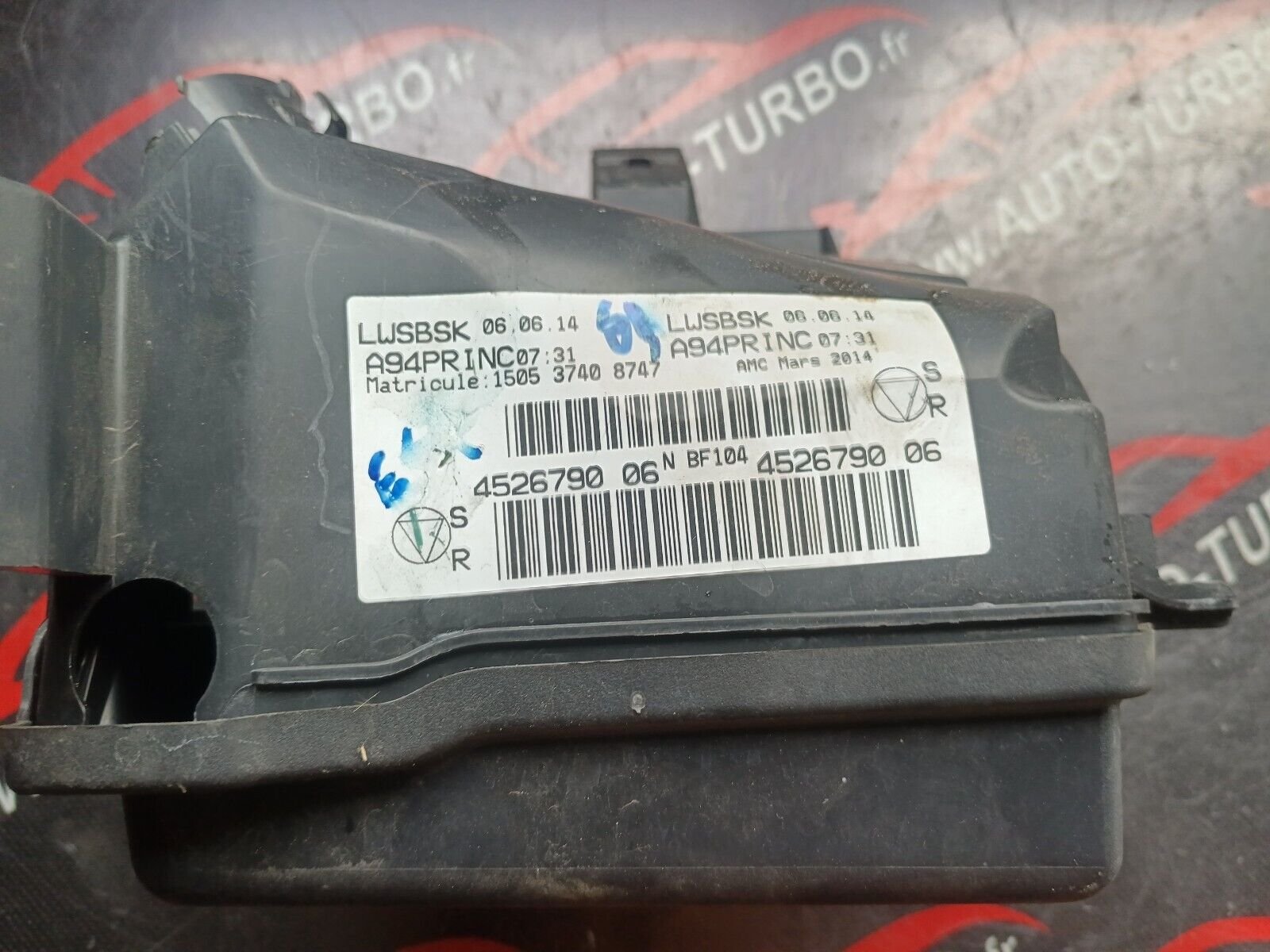 BOITIER DE FUSIBLES PEUGEOT 2008 1.6HDI 110CH REFERENCE: 4526790