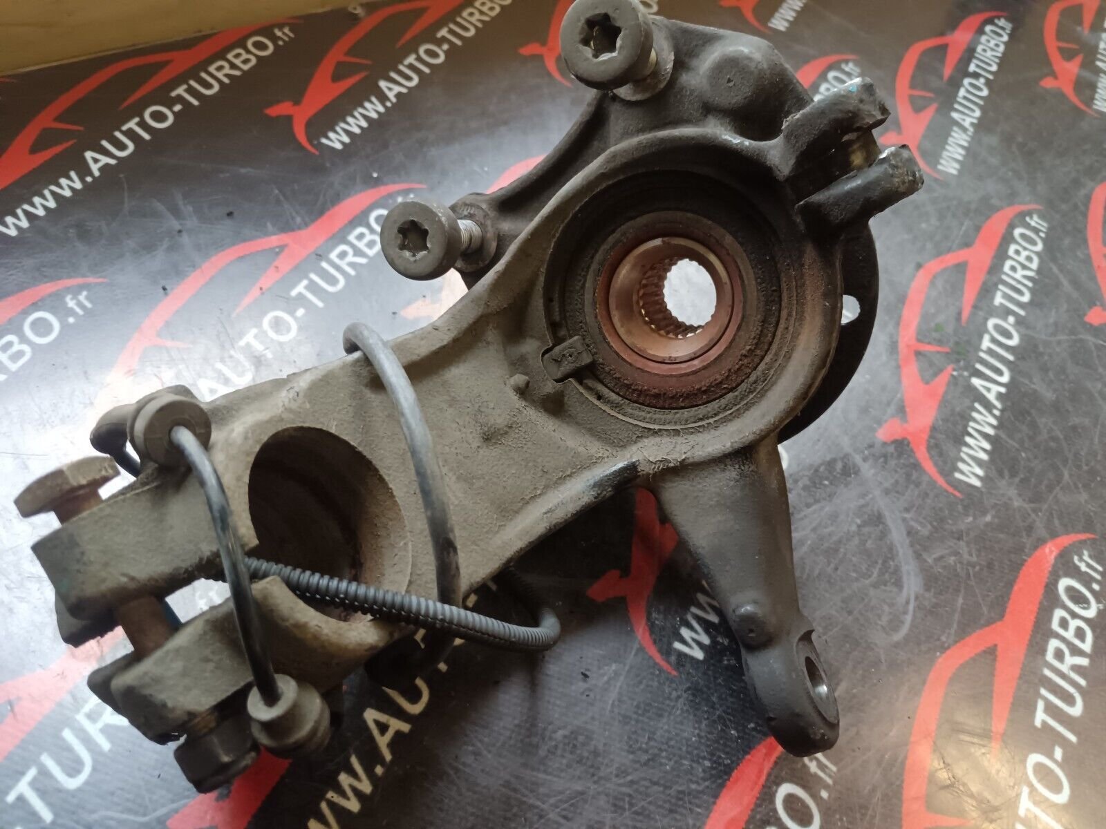 MOYAUX AVANT  GAUCHE PEUGEOT 2008 1.6HDI 90CH REFERENCE: 9684134780