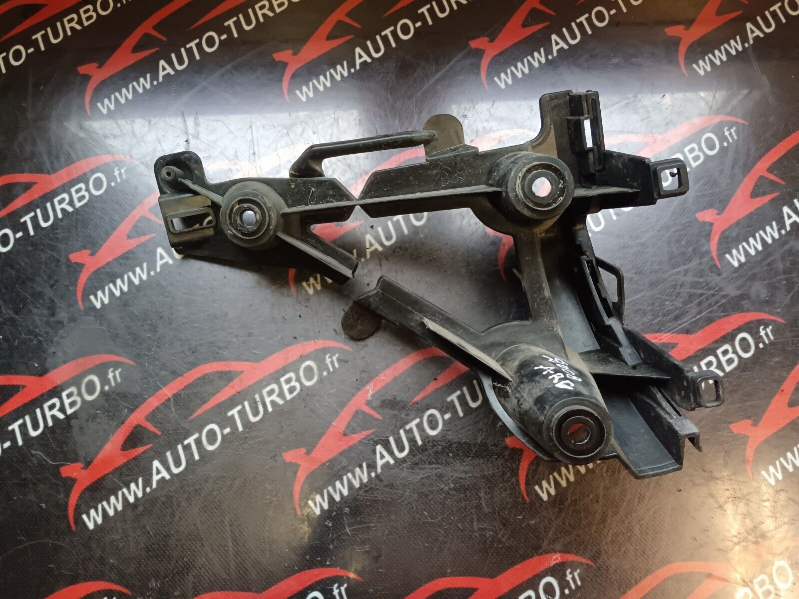 SUPPORT  PARE CHOC ARRIERE PEUGEOT 2008 1.6HDI 110CH REFERENCE: 9678055180