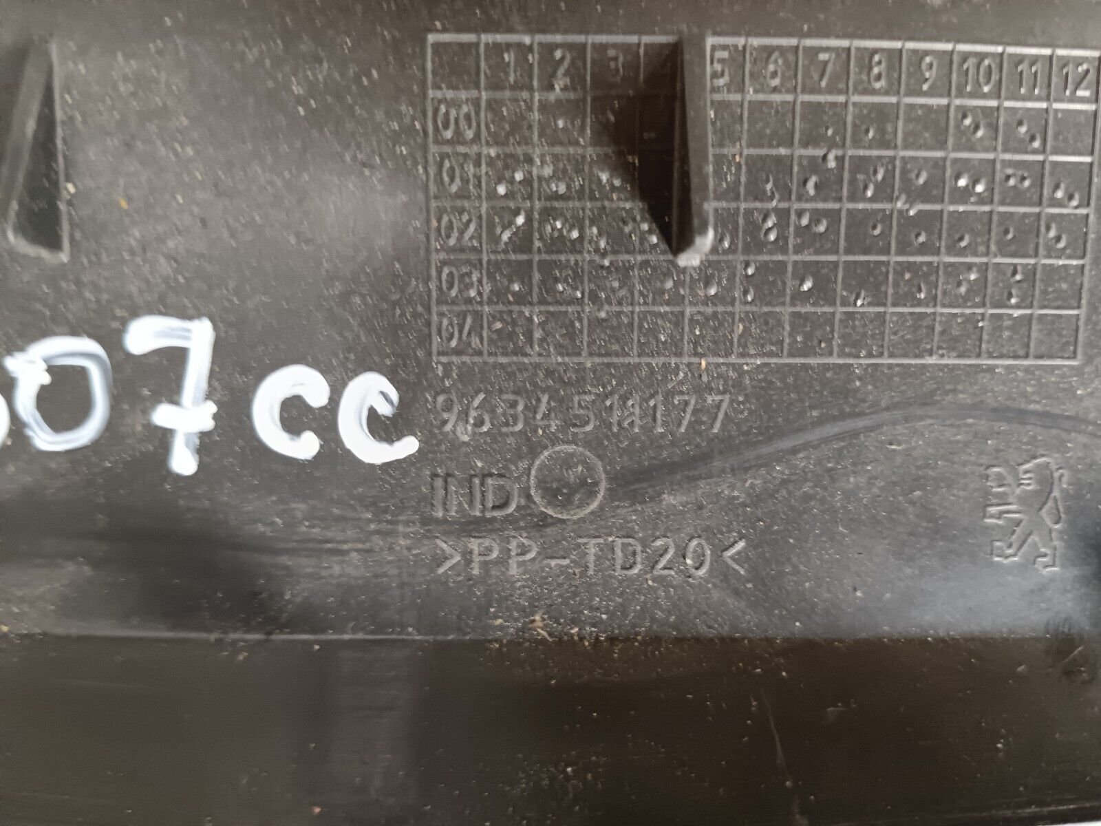 AERATEUR CENTRAL AVANT PEUGEOT 307cc 2.0L REFERENCE: 9634511177