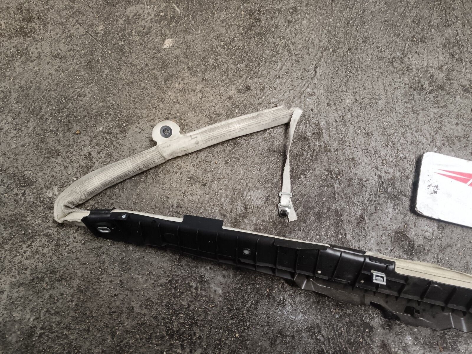 AIRBAG RIDEAU DROIT GOLF V REFERENCE: 1K6880741