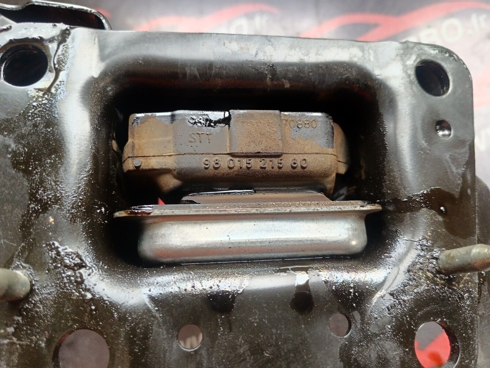 SUPPORT MOTEUR GAUCHE PEUGEOT 2008 1.6HDI 110CH REFERENCE: 9801521580