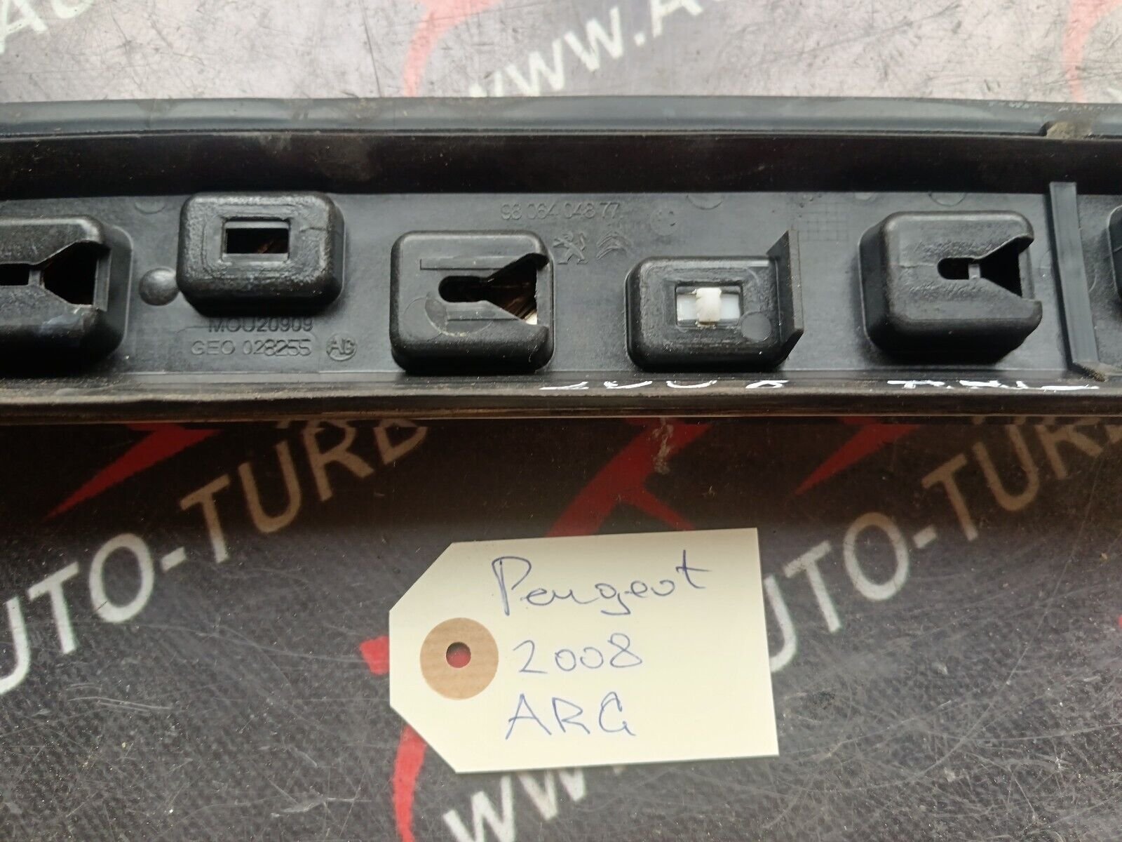 ENJOLIVEUR ARRIERE GAUCHE PEUGEOT 2008 1.6HDI 110CH REFERENCE: 9806404877