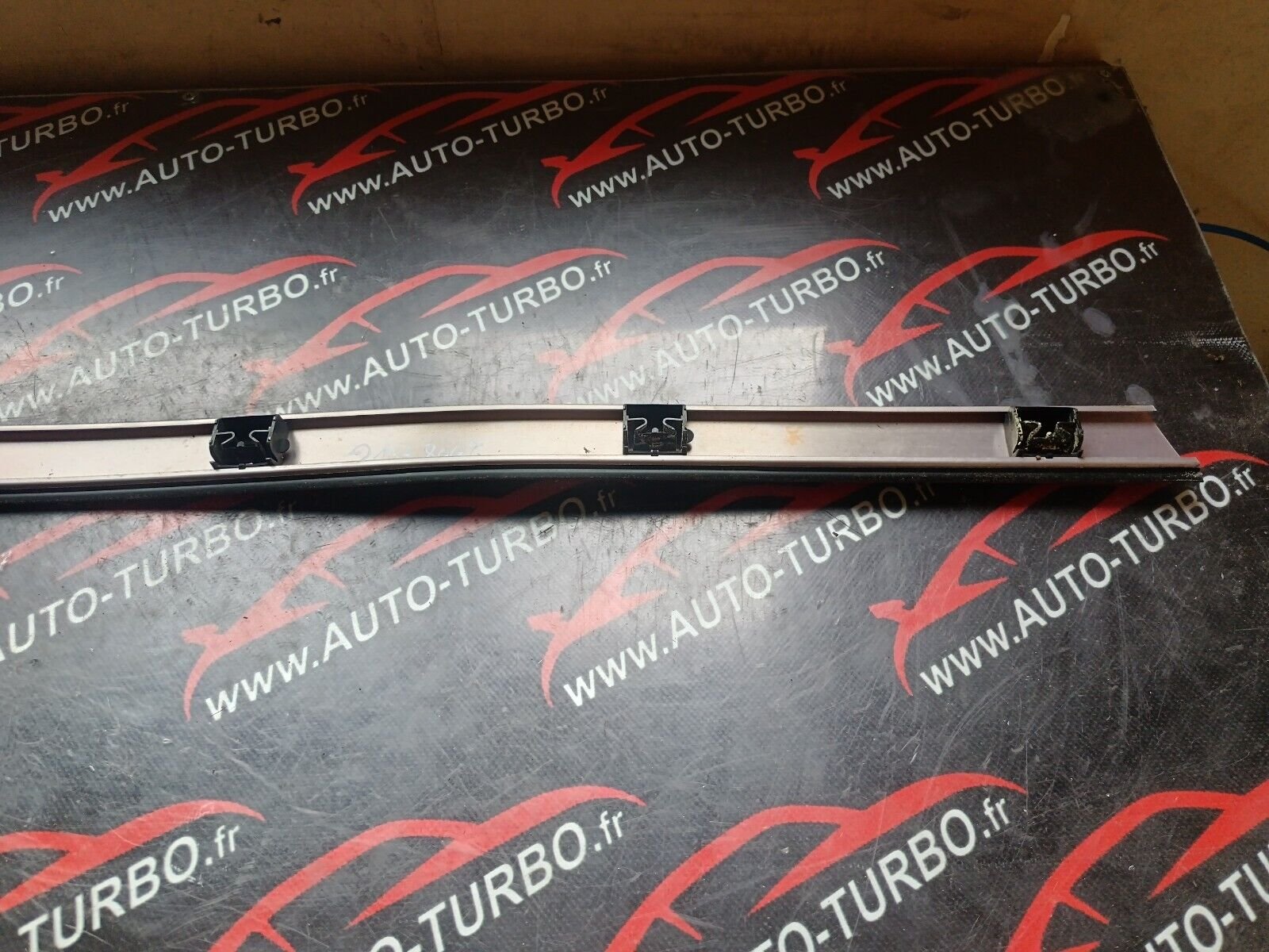 BARRE AVANT GAUCHE PEUGEOT 2008 1.6HDI 110CH REFERENCE: 96783584