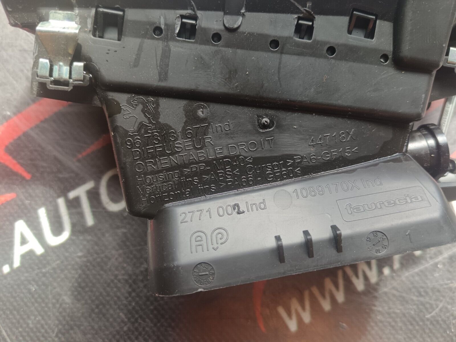 AERATEUR TABLEAU AVANT DROIT PEUGEOT 2008 1.6HDI 110CH REFERENCE: 9673131677