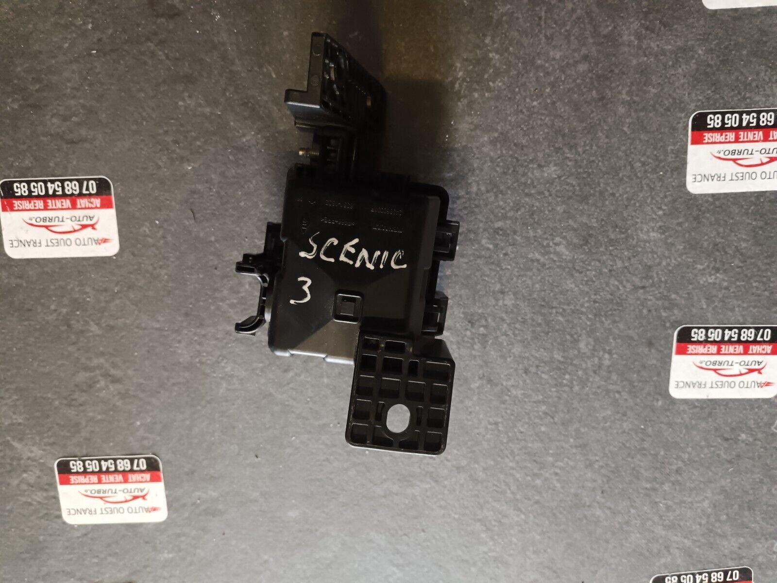 BOITIER FUSIBLES  RENAULT MEGAN SCENIC3 REFERENCE: 243880001R