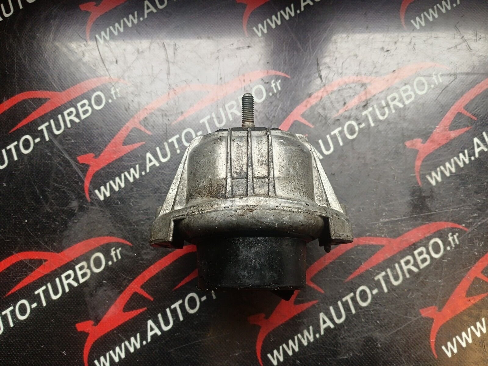 SUPPORT MOTEUR BMW SERIE 1 REFERENCE: 13981112