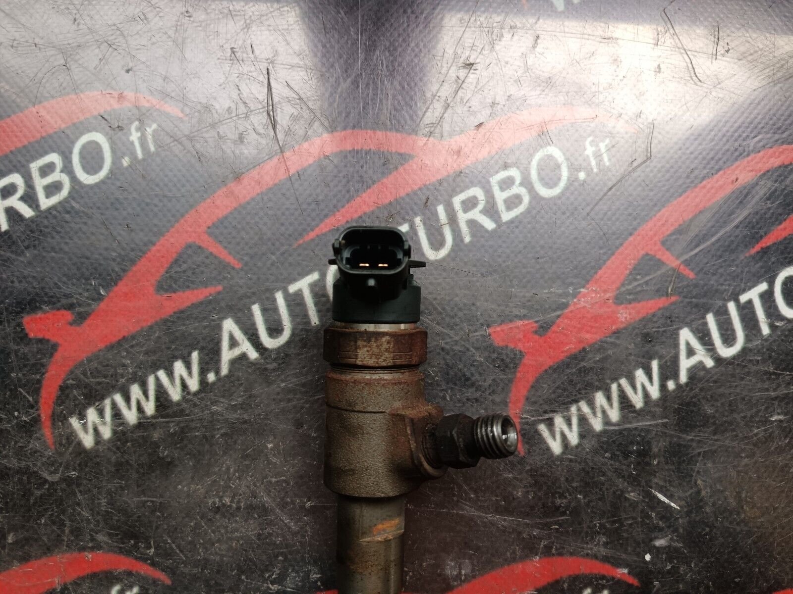 INJECTEUR PEUGEOT 2008 1.6eHDI 96CH REFERENCE: 0445110739