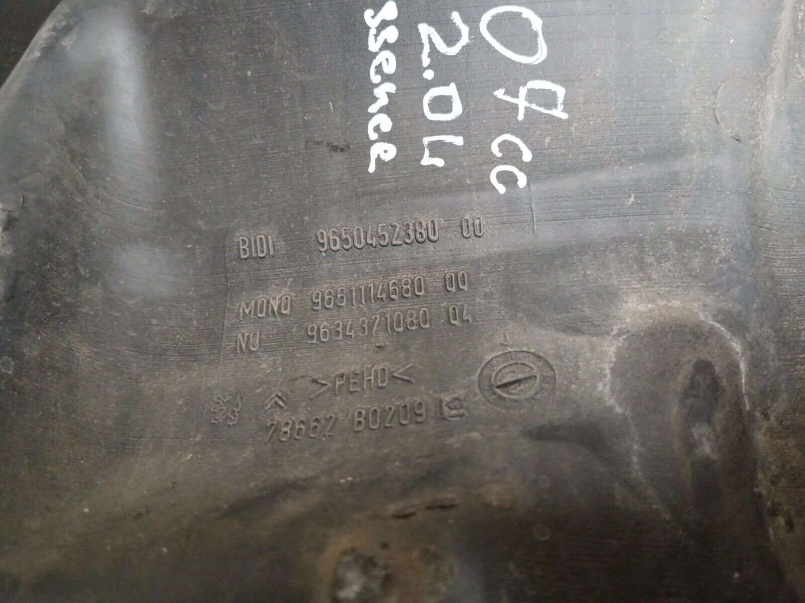 RESERVOIR LAVE GLACE PEUGEOT 307cc 2.0L REFERENCE: 9650452380