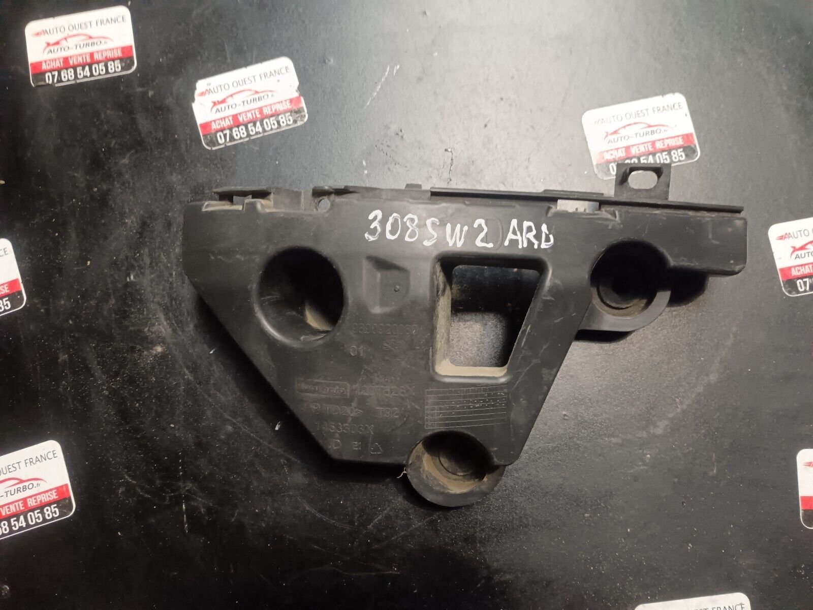 SUPPORT PARE CHOC ARRIERE DROIT PEUGEOT 308SW 2 REFERENCE: 9800920080