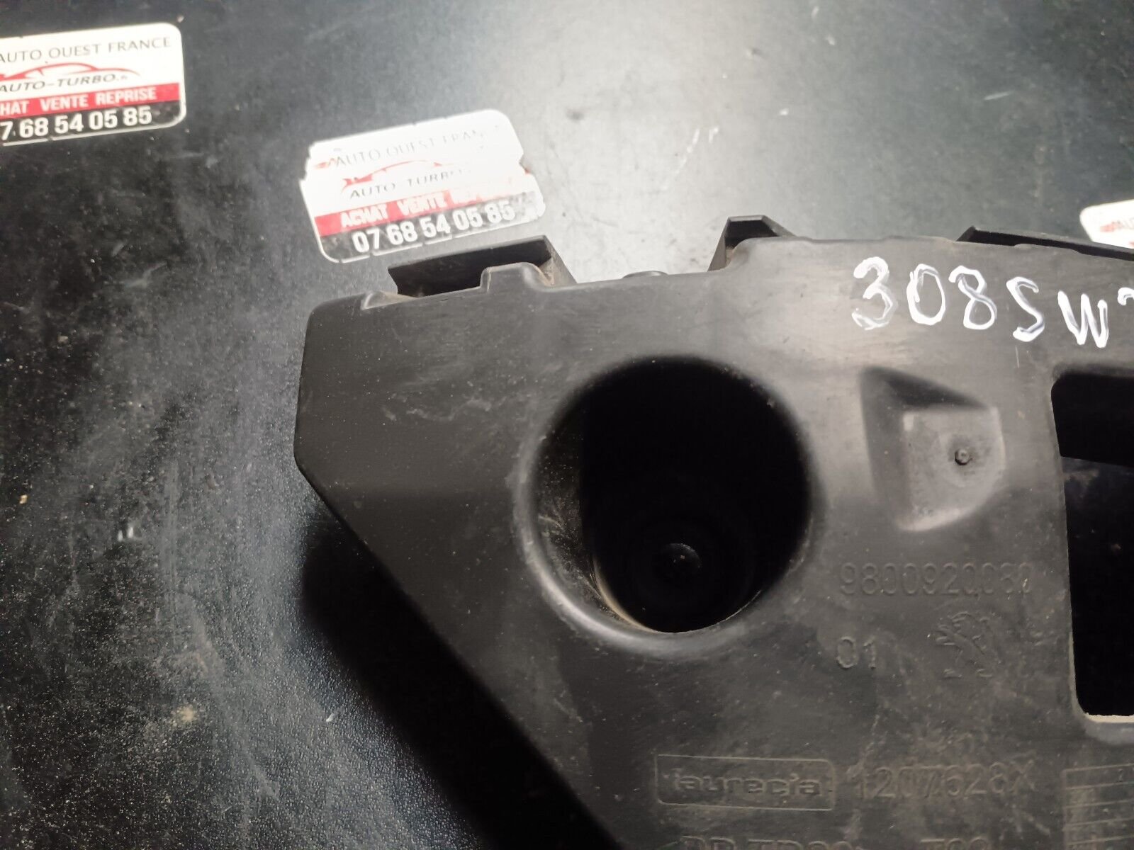 SUPPORT PARE CHOC ARRIERE DROIT PEUGEOT 308SW 2 REFERENCE: 9800920080