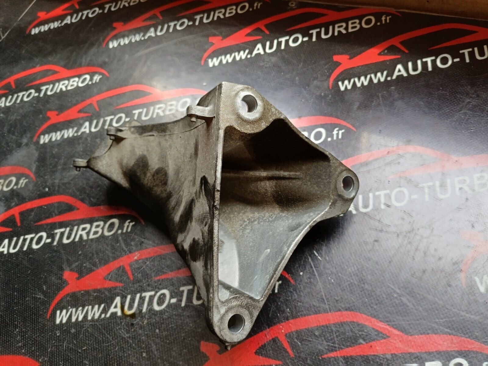 SUPPORT DE MOTEUR BMW SERIE 1 E87 120i REFERENCE: 6764574