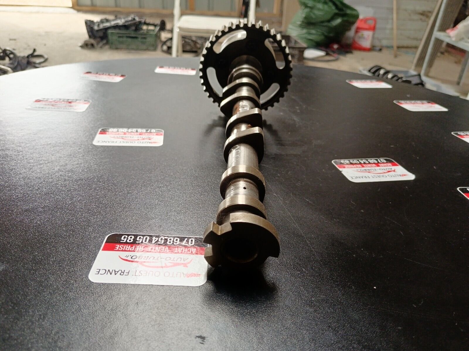 ARBRE A CAME AVEC POULIE PSA 1.2 VTI REFERENCE: 9813097580