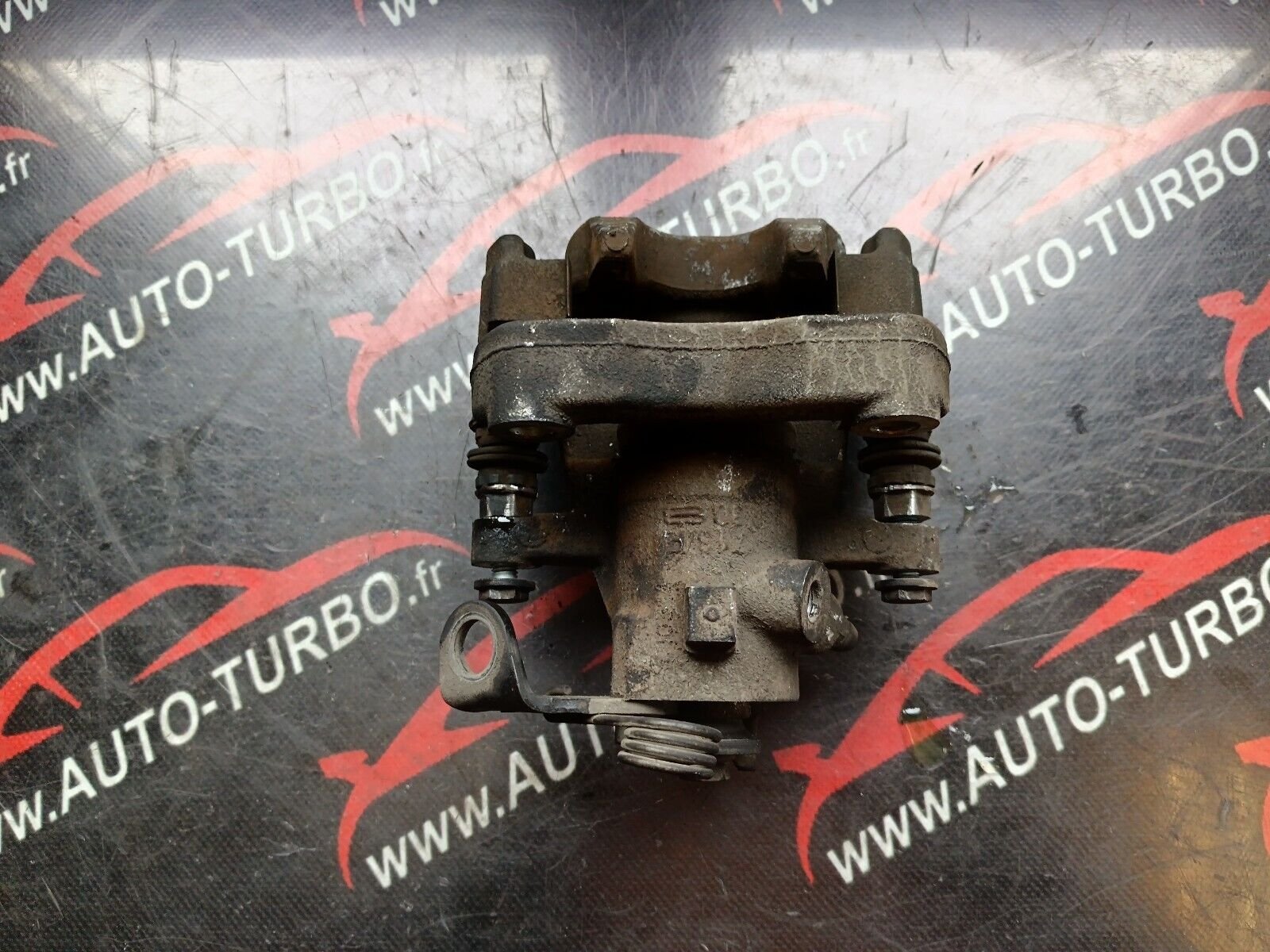 ETRIER ARRIERE DROIT PEUGEOT 2008 1.6eHDI 96CH