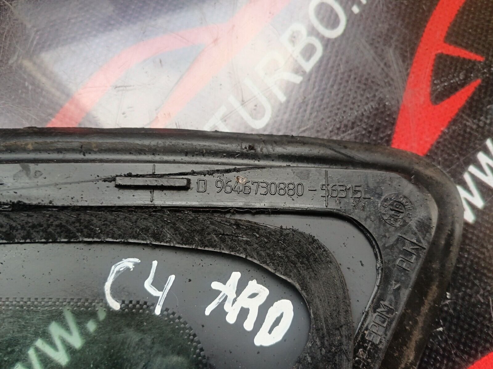 VITRE TRIANGULAIR ARRIERE DROIT CITROEN C4 REFERENCE: 9646730880