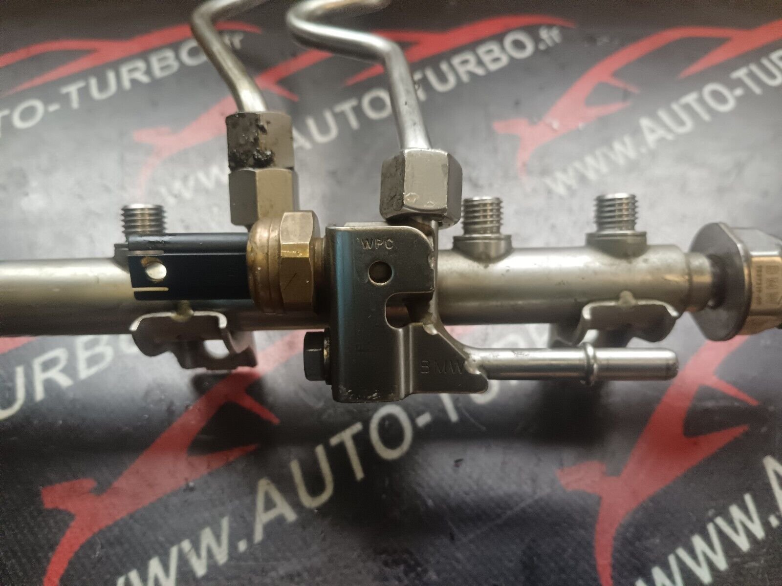 RAMPE D'INJECTION BMW SERIE 1 E87  120i REFERENCE: 7537319