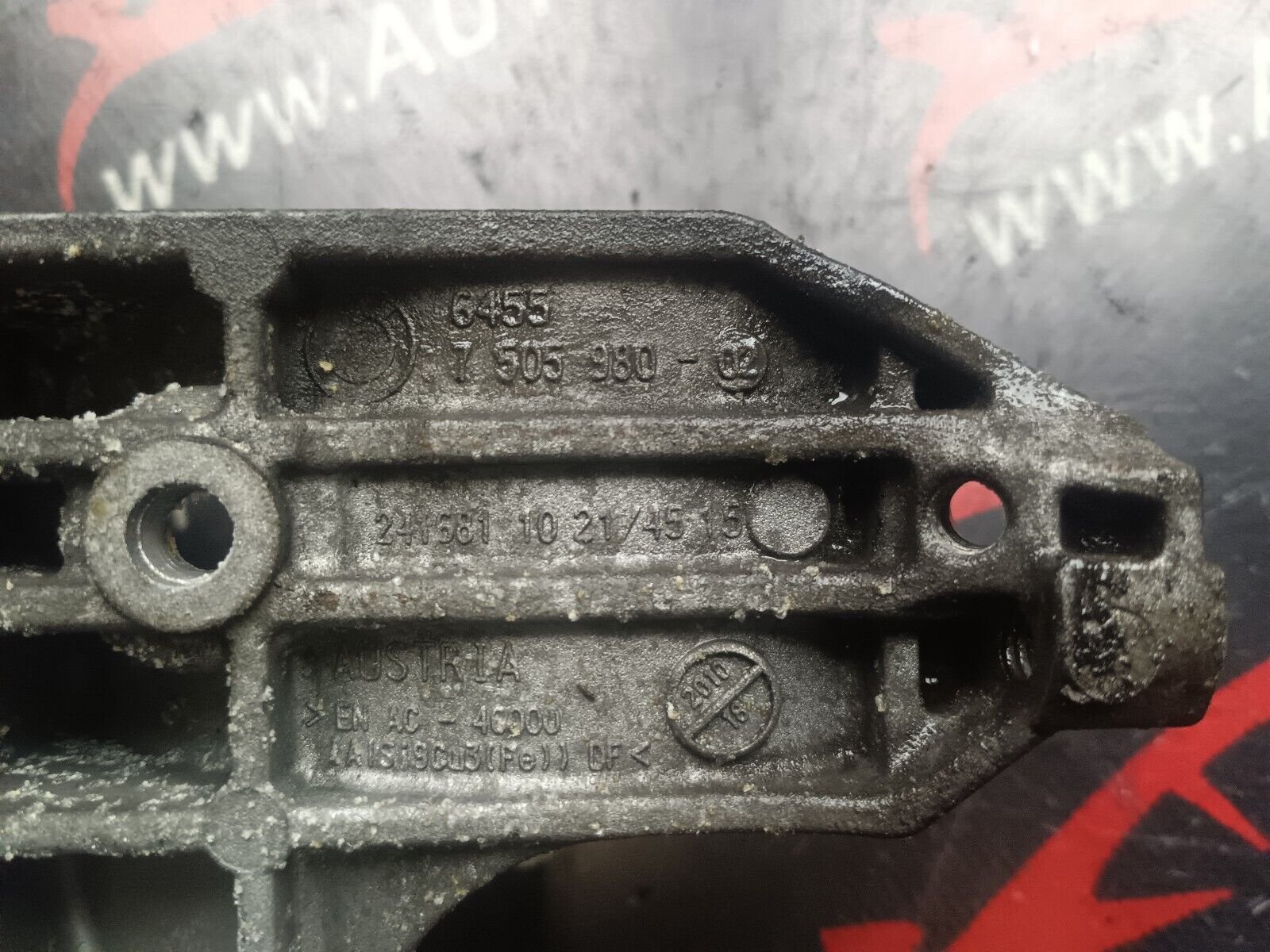 SUPPORT BMW SERIE 1 E87  120i REFERENCE: 7505980