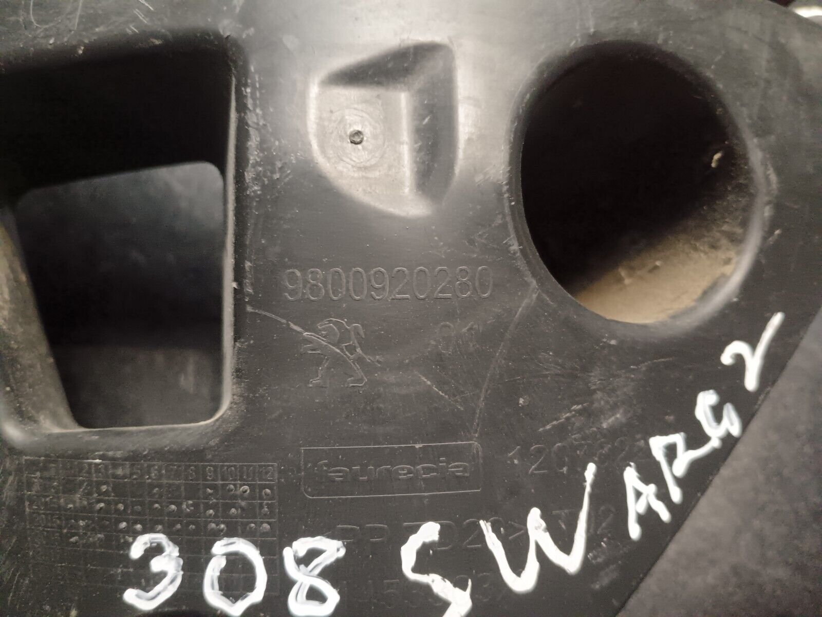 SUPPORT PARE CHOC ARRIERE GAUCHE PEUGEOT 308SW 2 REFERENCE: 9800920280