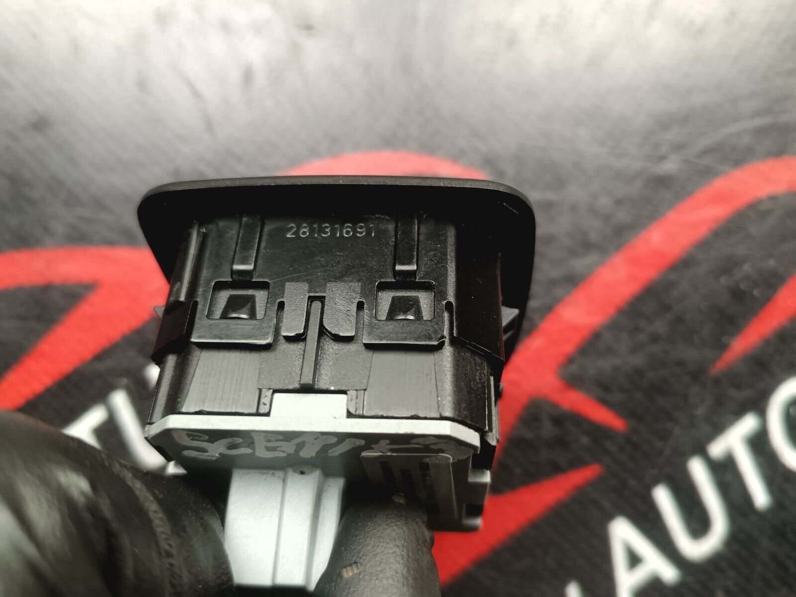 COMMANDE ORDINATEUR DE BORD RENAULT GRAND SCENIC 3 REFERENCE: 28131691