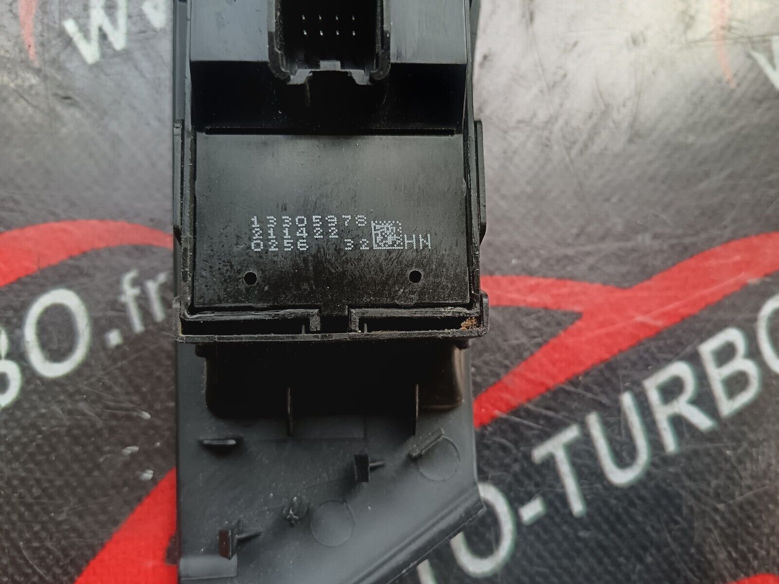 COMMANDE LEVE VITRES AVANT GAUCHE OPEL ASTRA J REFERENCE: 13305978