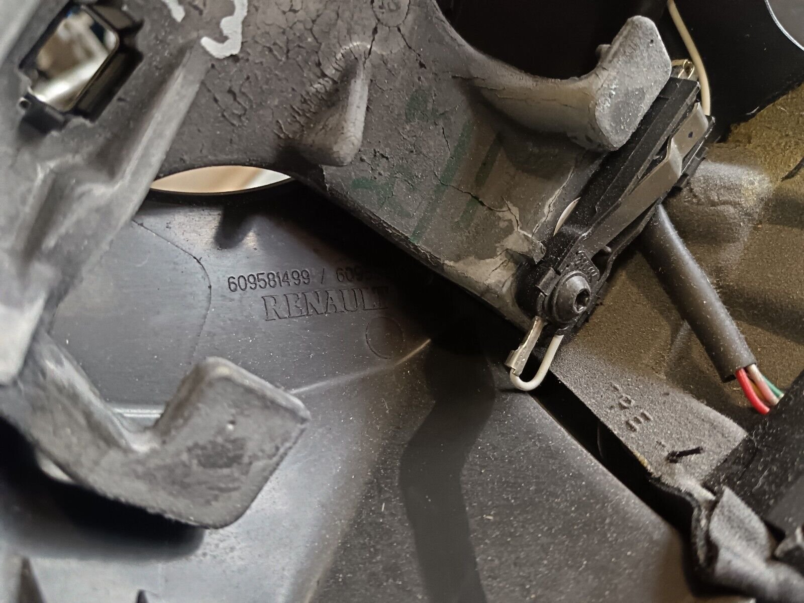 VOLANT CUIR RENAULT MEGAN 3 SCENIC 3 REFERENCE: 609581499