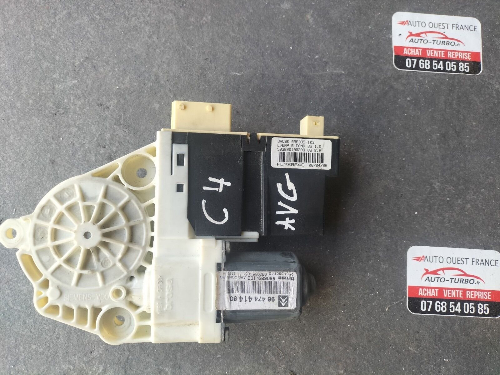 MOTEUR LEVE VITRE AVANT GAUCHE CITROEN C 4 REFERENCE: 9647441480