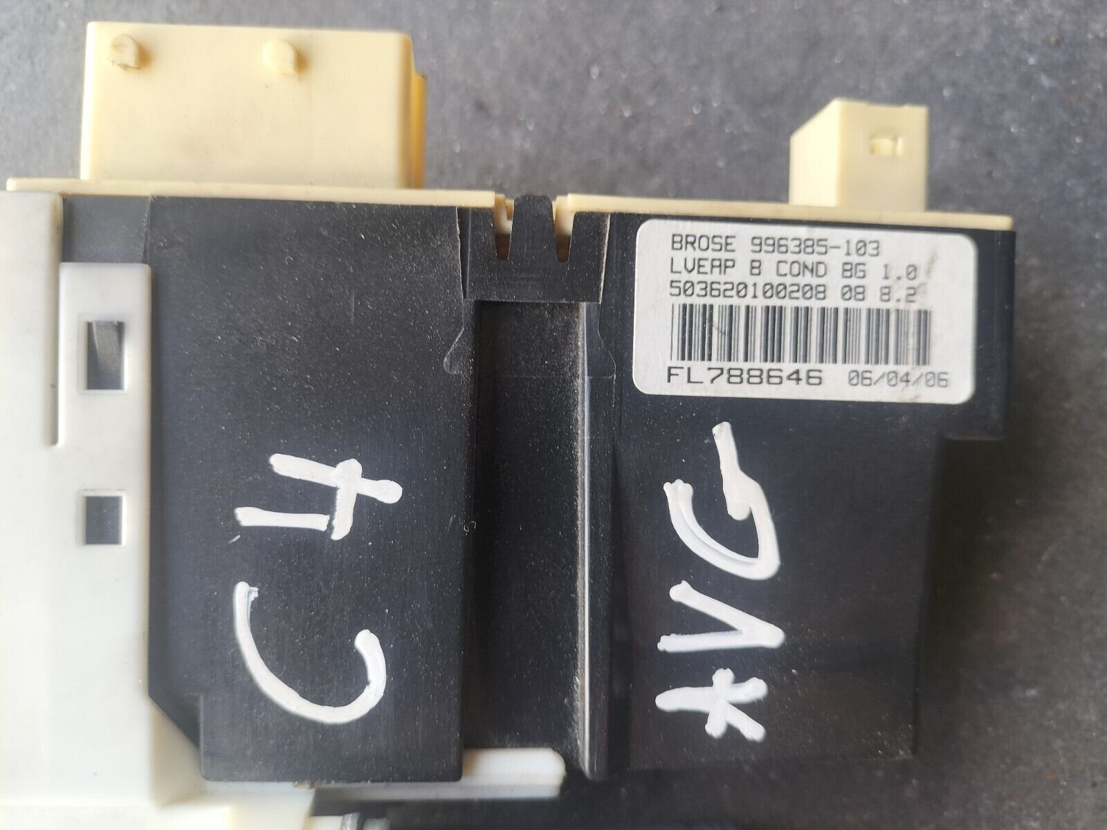 MOTEUR LEVE VITRE AVANT GAUCHE CITROEN C 4 REFERENCE: 9647441480