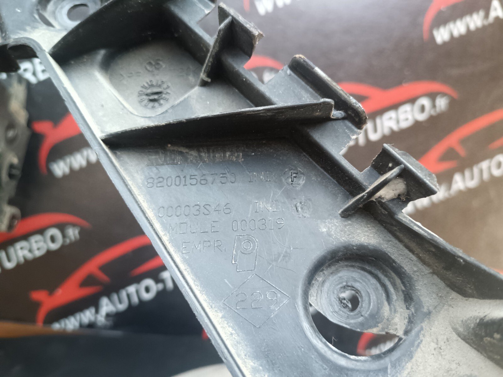 SUPPORT PARE CHOC ARRIERE DROIT SCENIC 2 REFERENCE: 8200156750