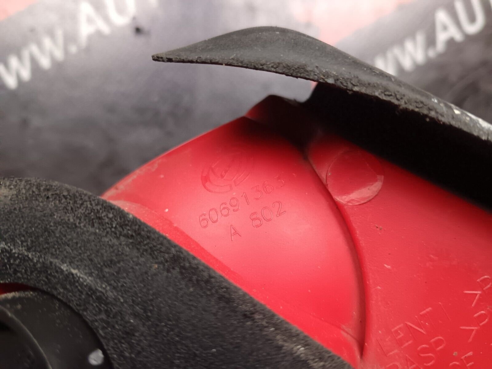 FEU ARRIERE DROIT ALFA ROMEO 159 REFERENCE: 60691363