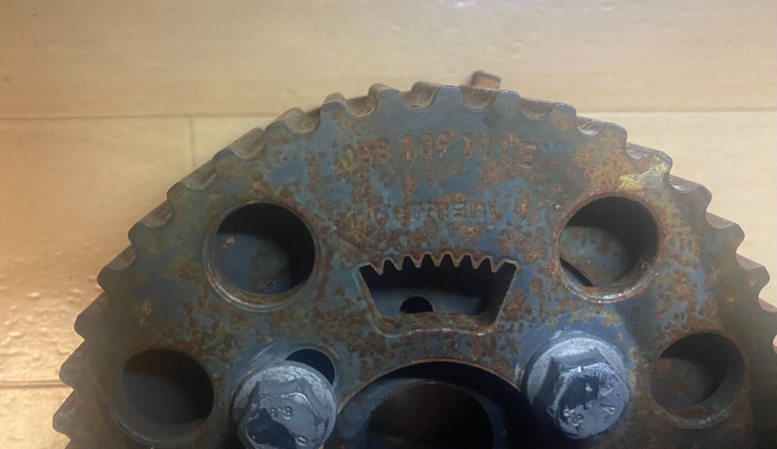 038109111E Poulie d'arbre a cames pour moteur BKD AZV BKP 2,0 Tdi AUDI