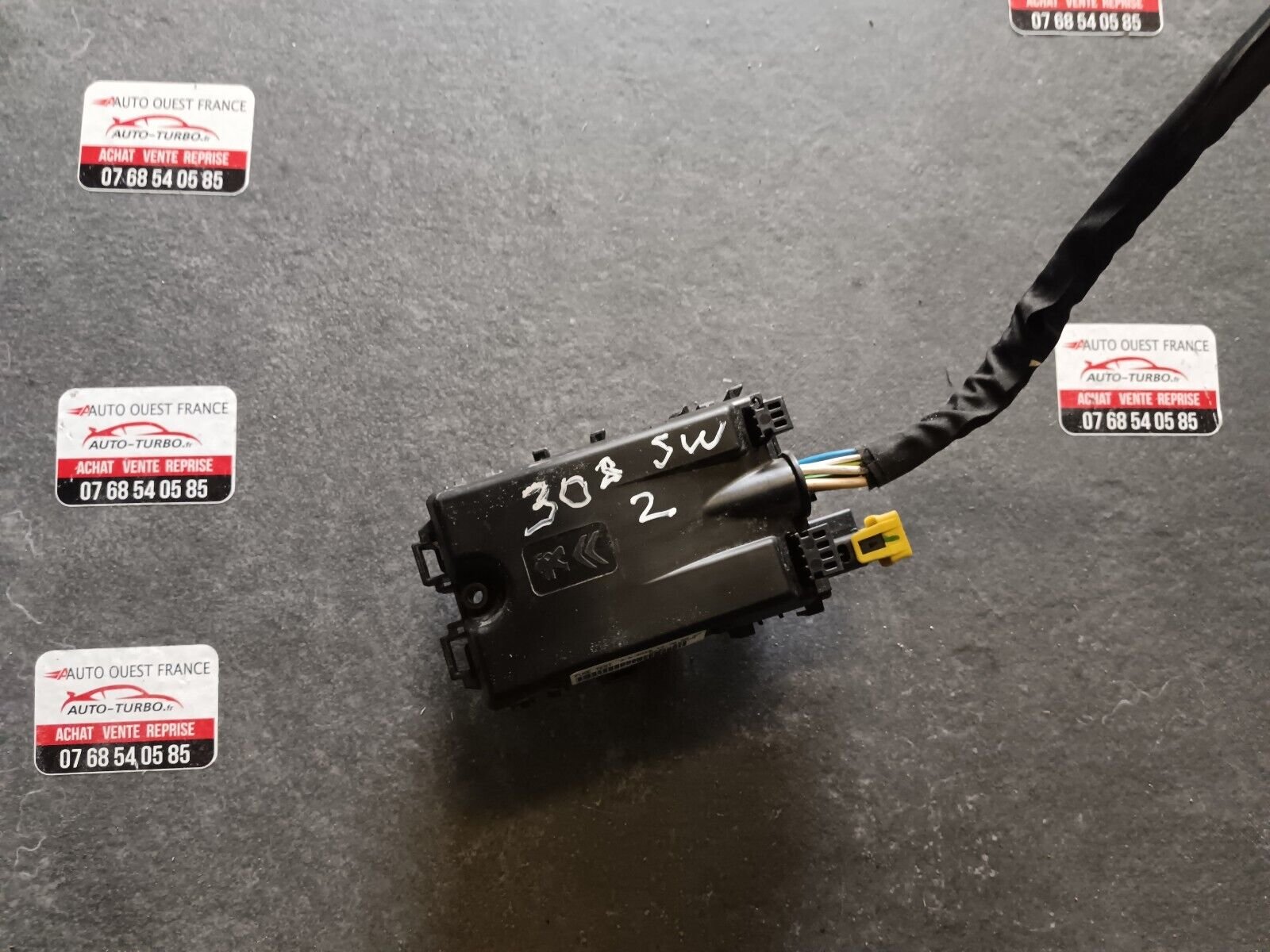 BOITIER FUSIBLES PSA BLUEHDI PEUGEOT 308II SW REFERENCE: 9806192580