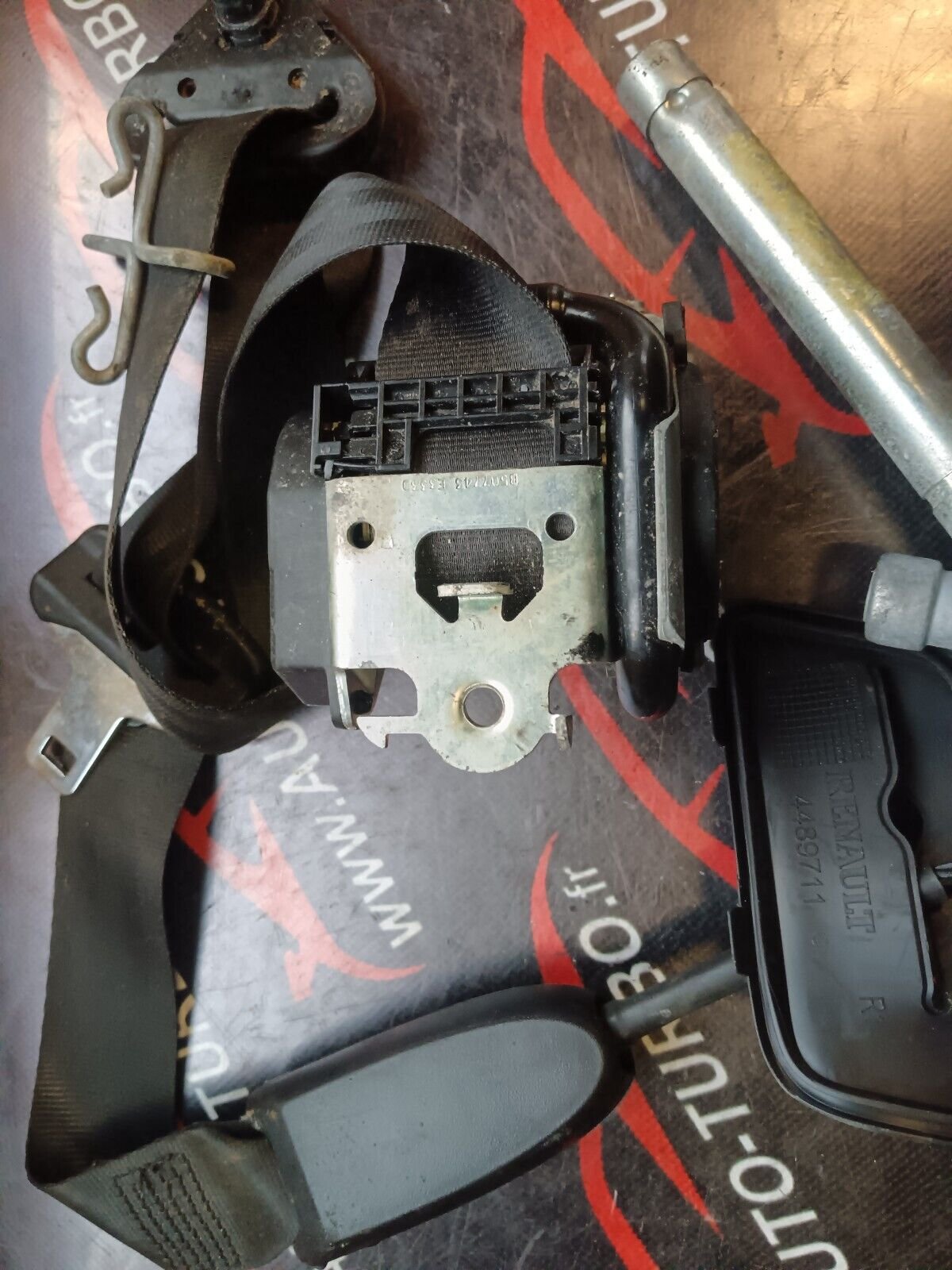 CEINTURE DE SECURIUTE AVANT DROIT  RENAULT SCENIC 3 REFERENCE: 5507746