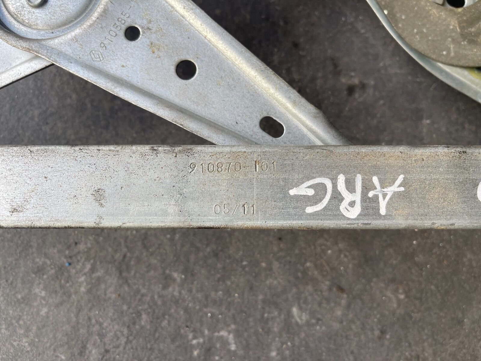 SYSTEME LEVE VITRE  RENAULT SCENIC 3 ARRIERE GAUCHE  REFERENCE: 910870-101