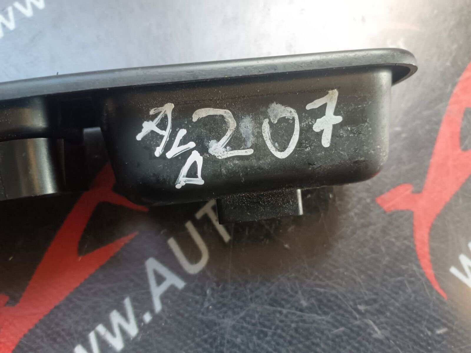 COMMANDE LEVE VITRES AVANT DROIT PEUGEOT 207