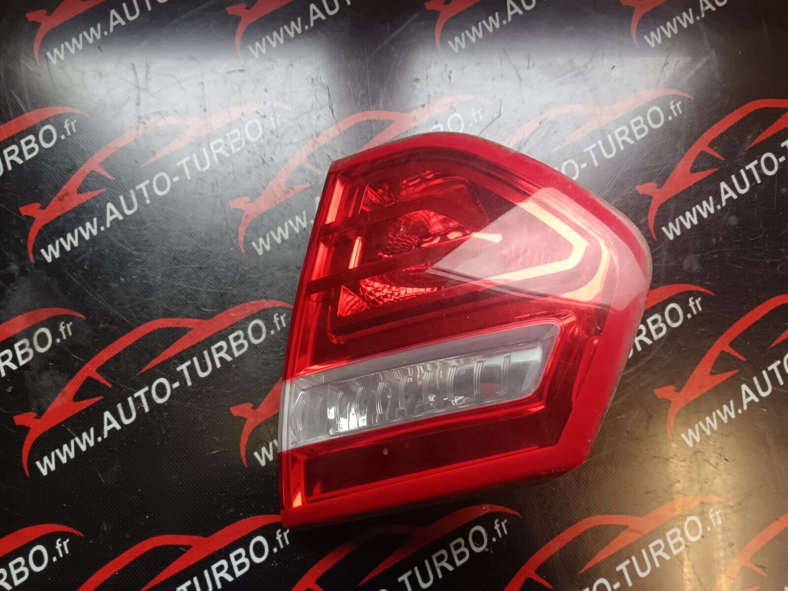 FEU ARRIERE DROIT CITROEN C4 PICASSO REFERENCE: 9653547677