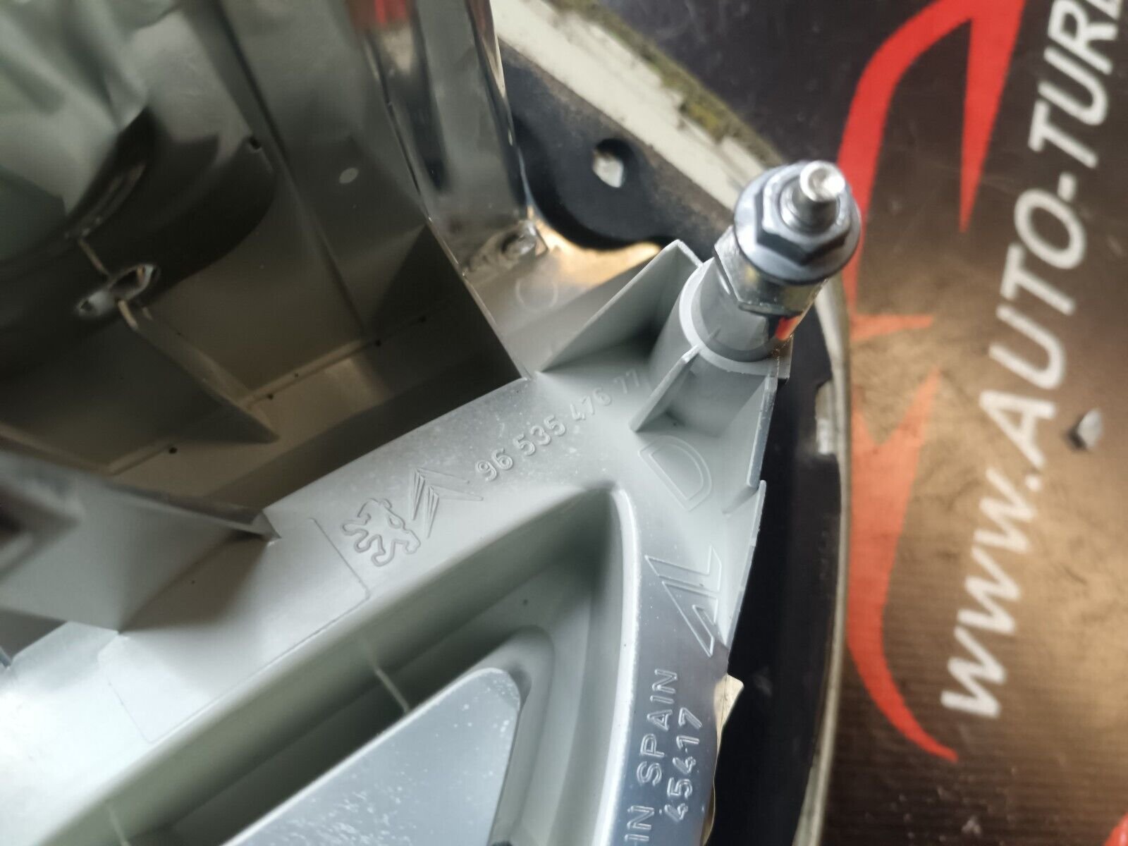 FEU ARRIERE DROIT CITROEN C4 PICASSO REFERENCE: 9653547677