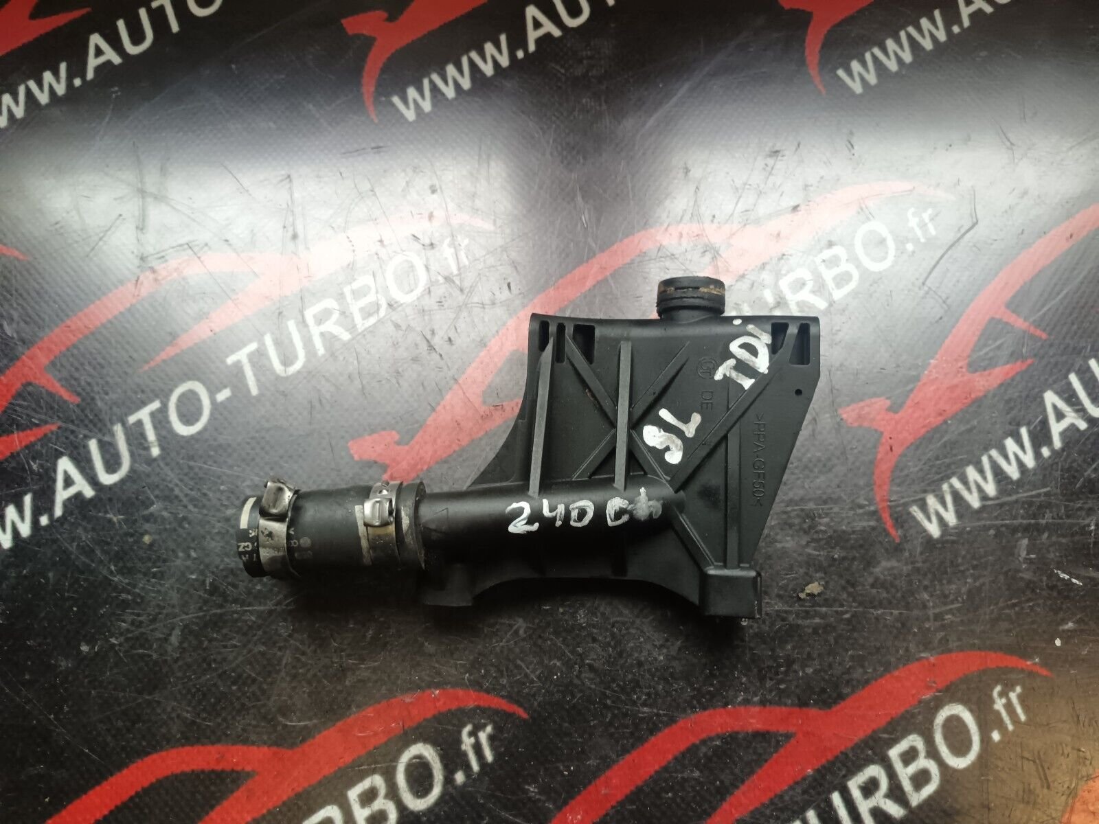 SUPPORT DE RACCORDEMENT D'EAU AUDI A5 3.0 245CH REFERENCE: 059131425A