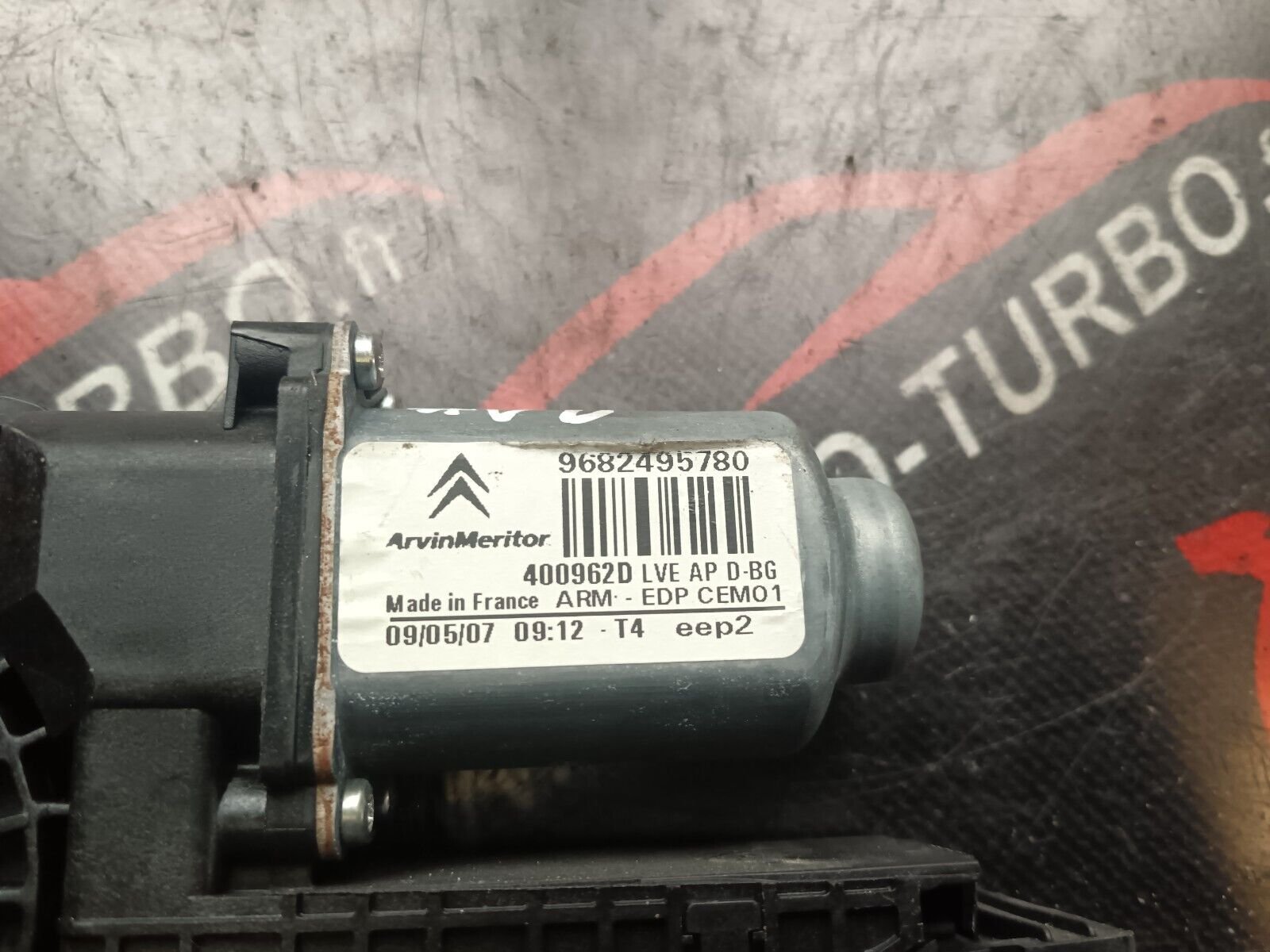 MOTEUR LEVE VITRE AVANT DROIT CITROEN C4 PICASSO REFERENCE: 9682495780