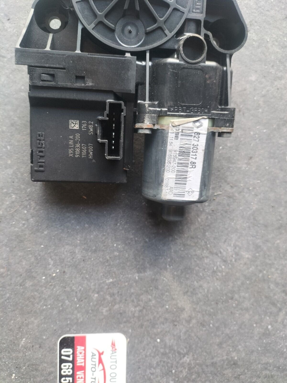MOTEUR LEVE VITRE AVANT DROIT RENAULT SCENIC 3 REFERENCE: 82730317